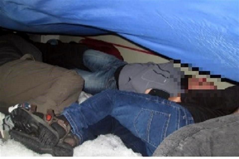 Salvan de la muerte a 13 migrantes