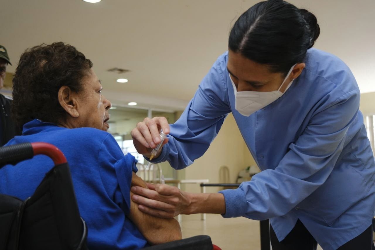 Protegen la salud de los abuelitos