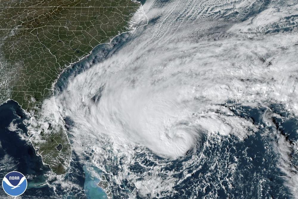 Surge raro huracán y va hacia Florida
