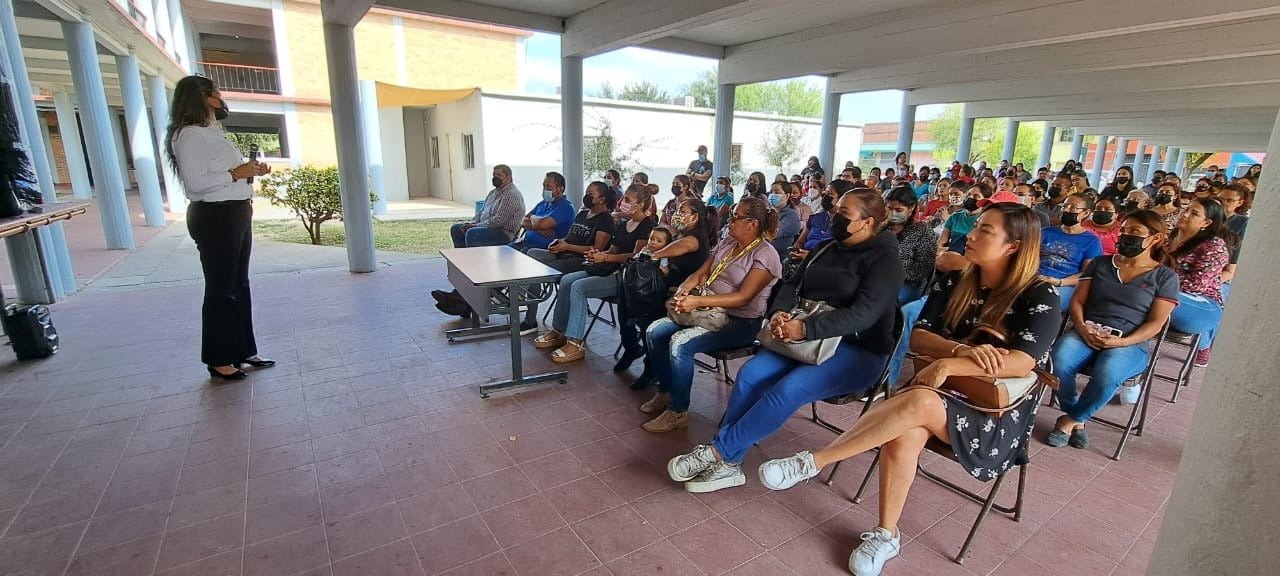 Llevan educación vial a padres de familia y alumnos de primaria