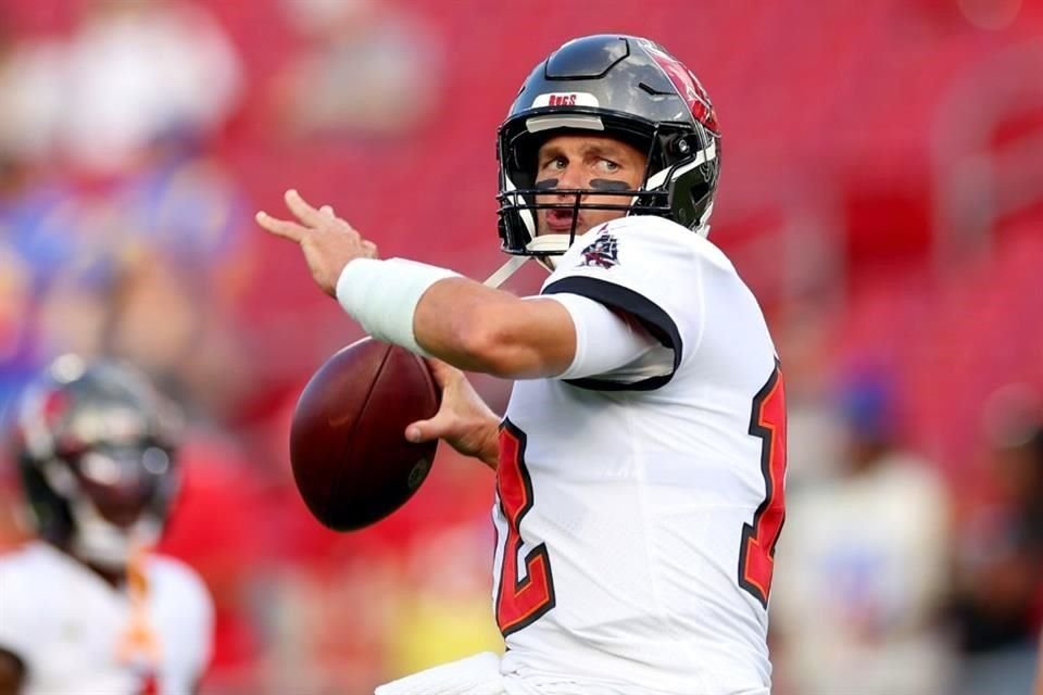 Alcanza Tom Brady 100 mil yardas por pases en NFL