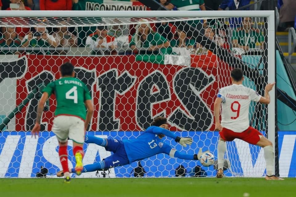Ochoa ataja penal y México logra su primer punto