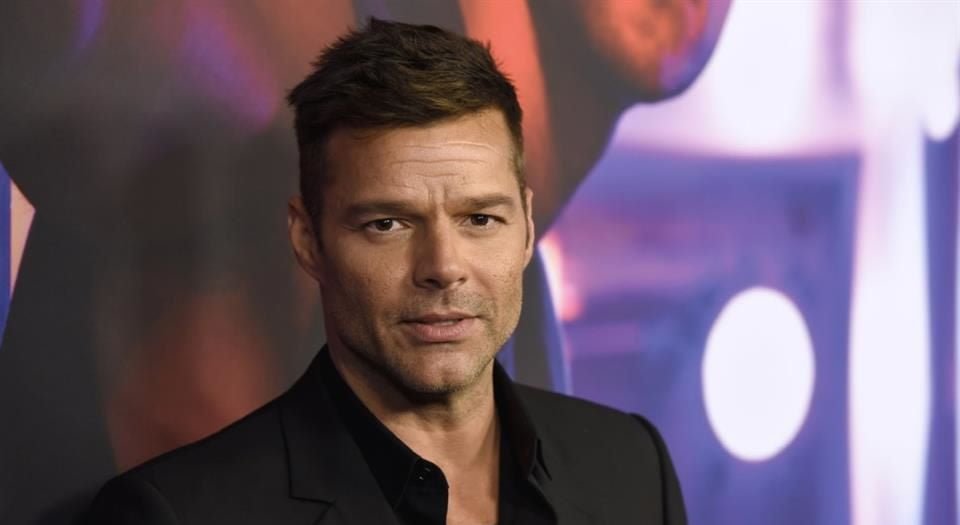 Se aleja Ricky Martin de su familia