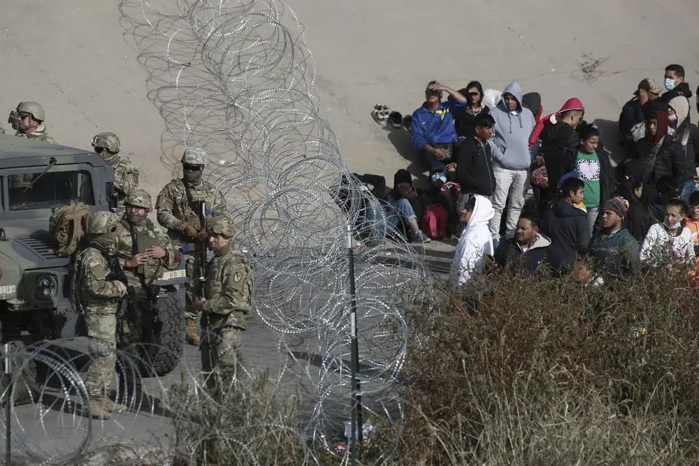 Muro de soldados evita cruce de migrantes