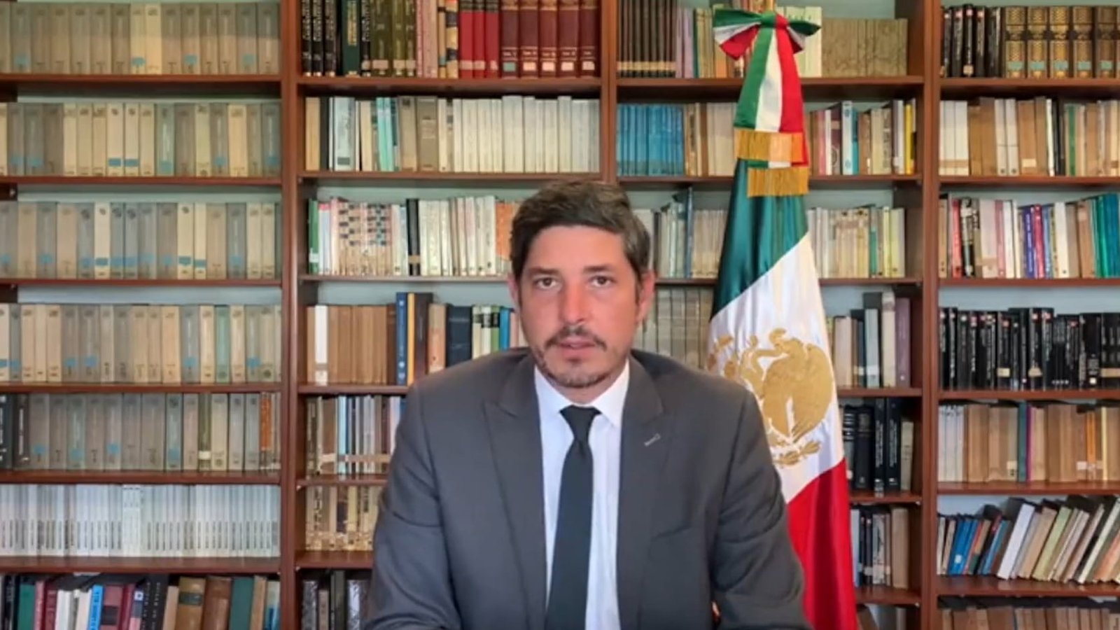 Echa Perú al embajador mexicano