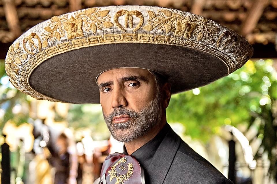 Prepara Alejandro Fernández retorno a música vernácula