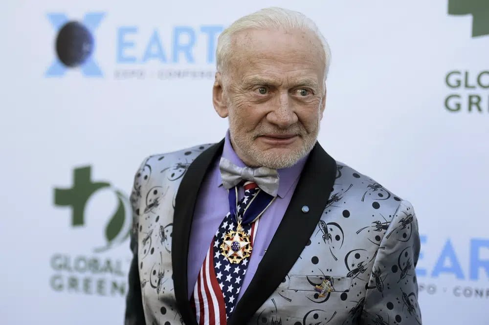 Astronauta Buzz Aldrin se casa al cumplir 93 años