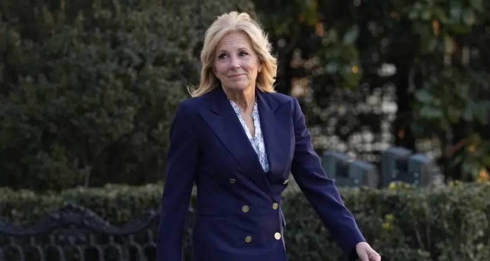 Extirpan dos lesiones cancerosas a Jill Biden