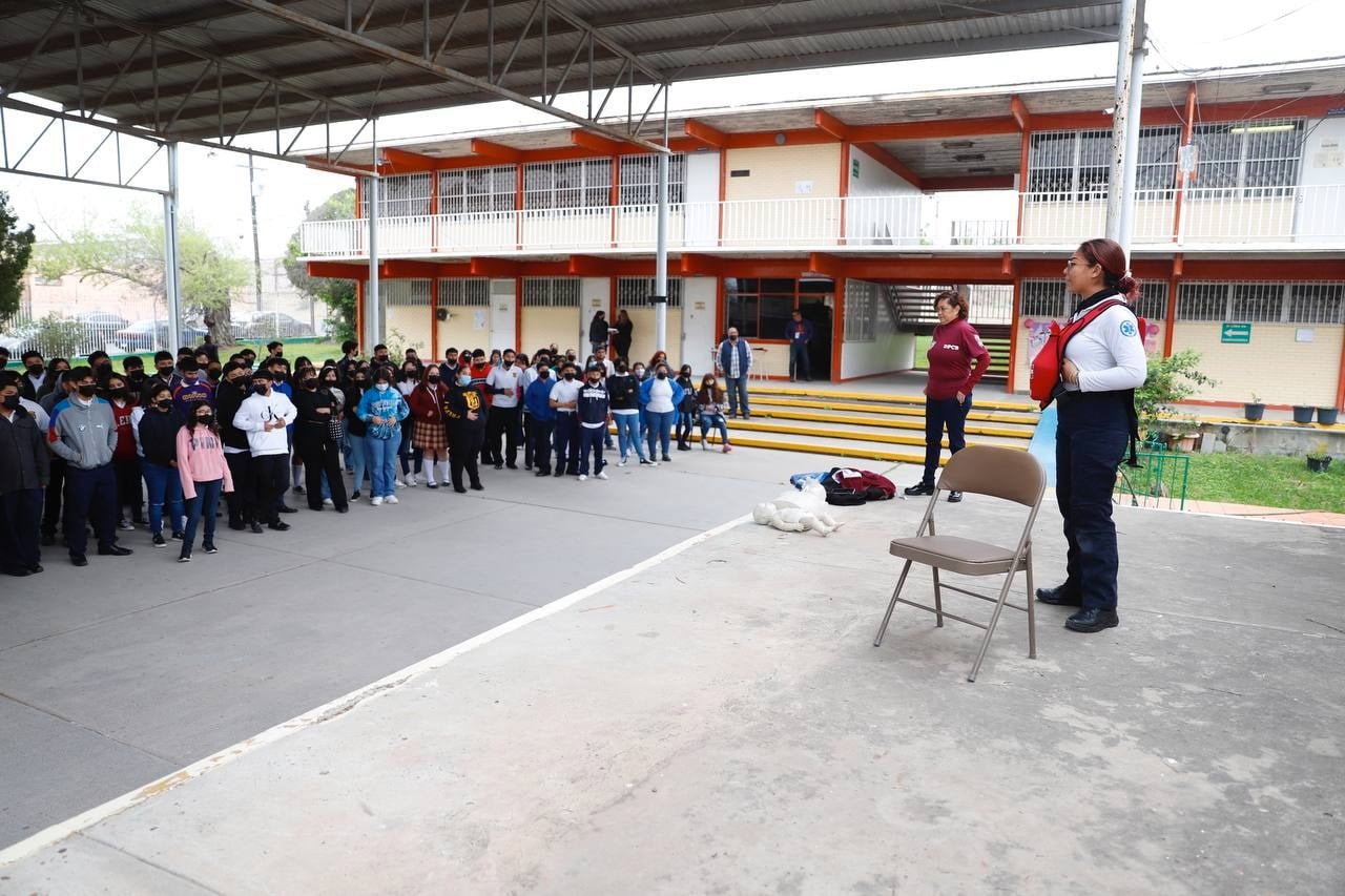 Aprenden estudiantes a salvar vidas
