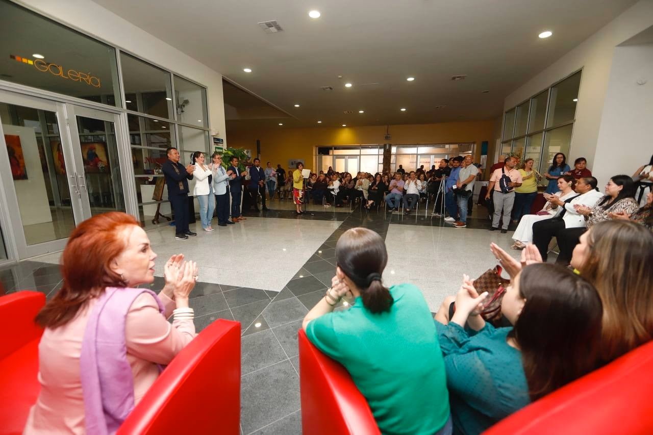 Conmemoran a mujeres con exhibición artística