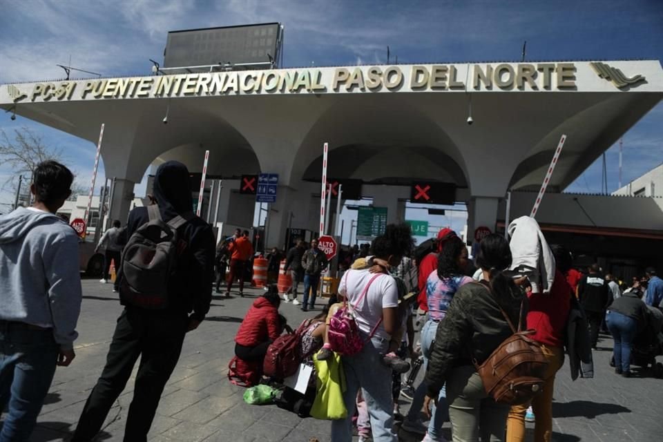 Falsos rumores causan intento de cruce masivo de migrantes