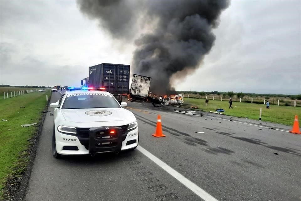 Tragedia: Mueren 13 en carreterazo