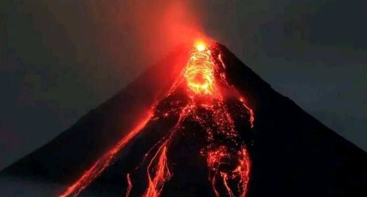 Volcán filipino obliga a evacuar a miles de pobladores