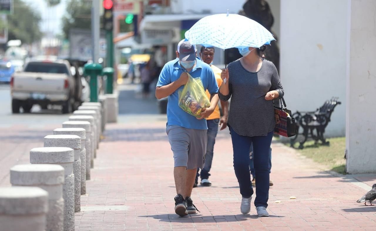 ¡Cuídese de calor extremo en los Laredos!