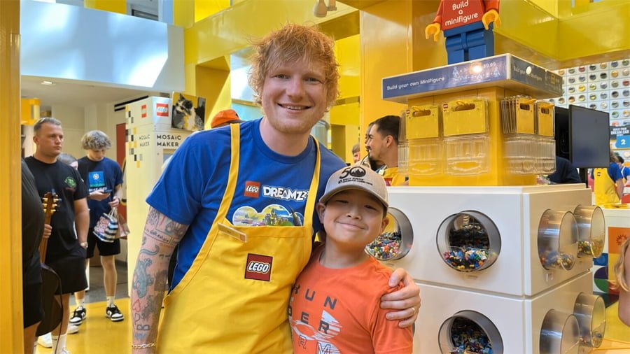 ¡Ed Sheeran vende legos!