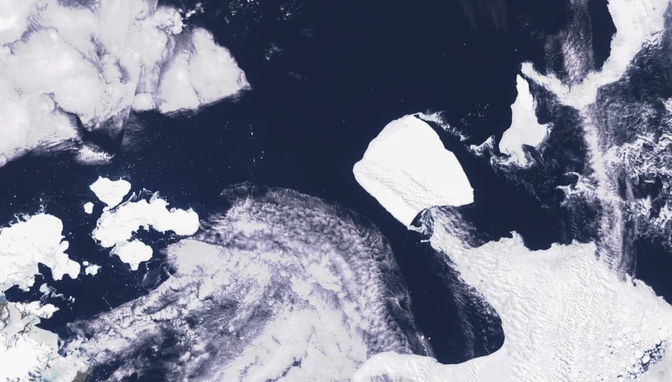 Se suelta témpano gigante de la Antártica