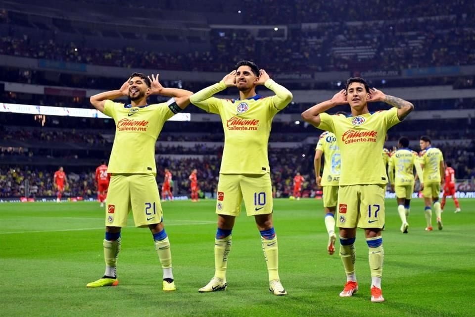Apalea América al Toluca y recupera liderato