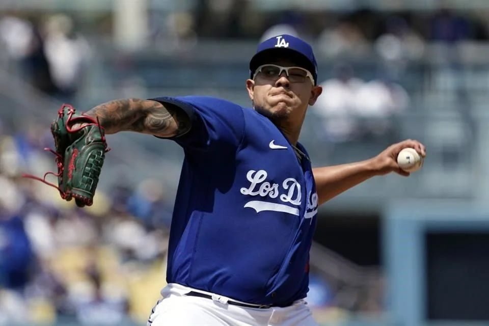 Condenan al pitcher Julio Urías