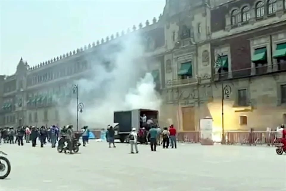 Atacan Palacio Nacional con cohetones