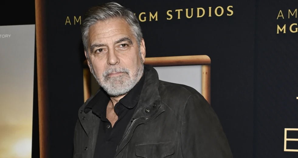 Pide George Clooney a Biden que se retire