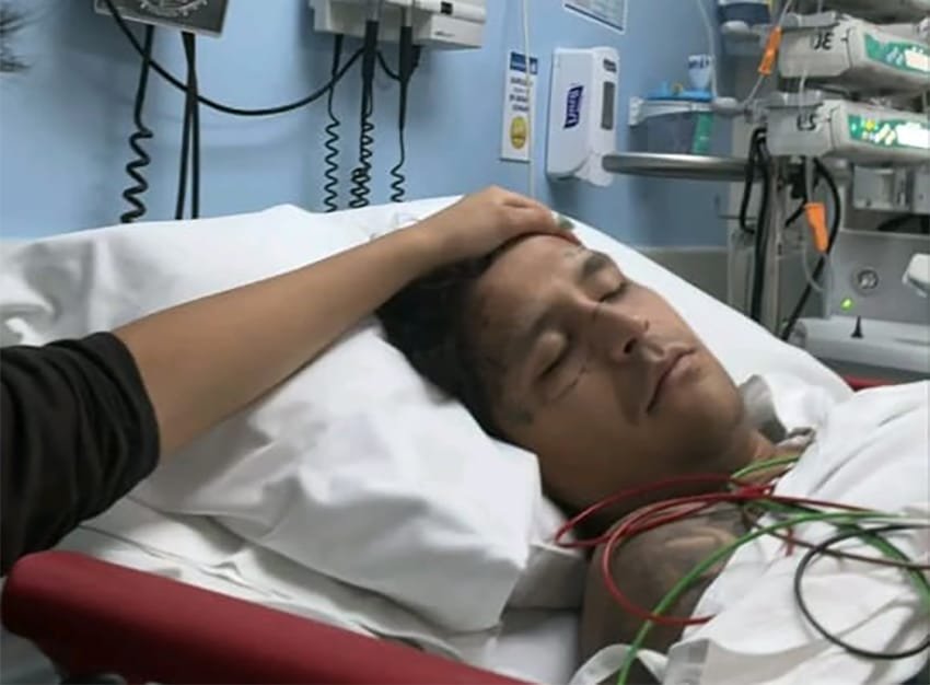 Hospitalizan al cantante Christian Nodal