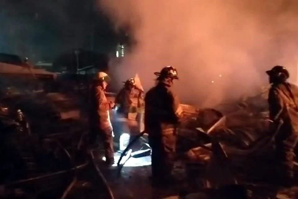 Arrasa incendio mercado de Acapulco