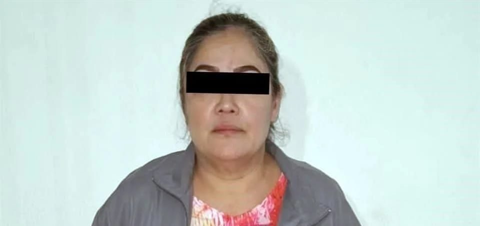 Agrede mujer a su hija ¡en la escuela!