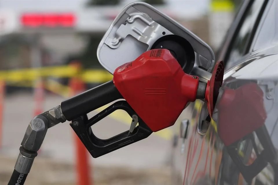 Buscan acuerdo nacional para estabilizar precio de la gasolina