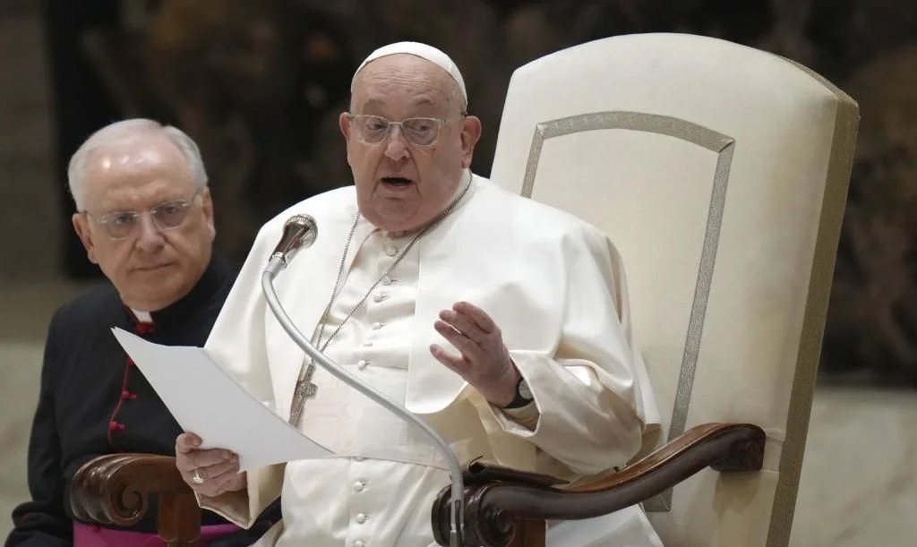 Hospitalizan al Papa Francisco