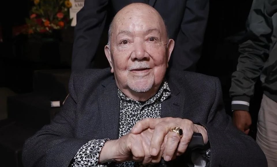 Homenajean al comediante Sergio Corona