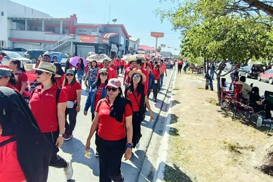 Paran y marchan maestros en Reynosa