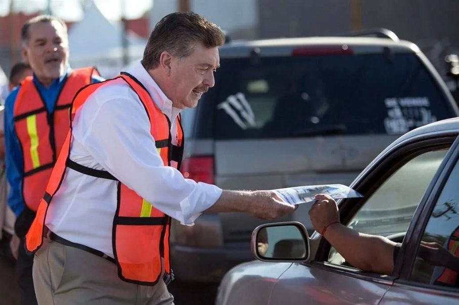 Golpean a ex gobernador de Baja California Norte